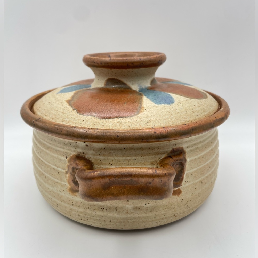 Vintage Studio Pottery Covered Casserole Dish with Handles, 8” Diameter - Picture 3 of 8